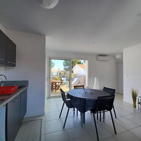 Patio De Flore * ميميزا بلاج