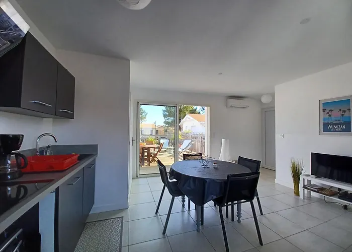 Patio De Flore * ميميزا بلاج